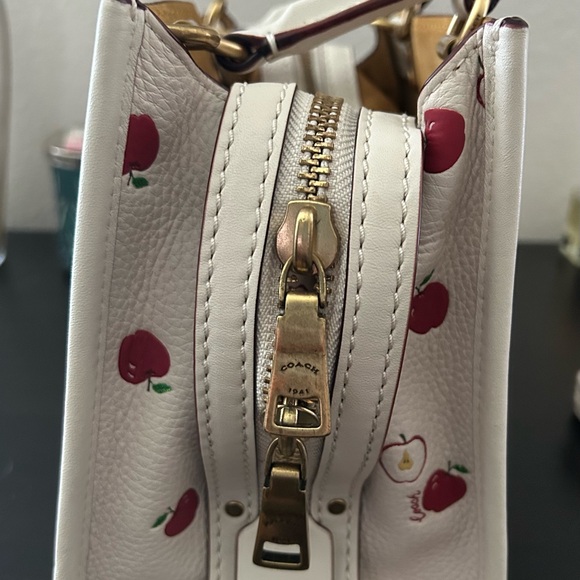 Coach Rogue Apple Print - Picture 4 of 7